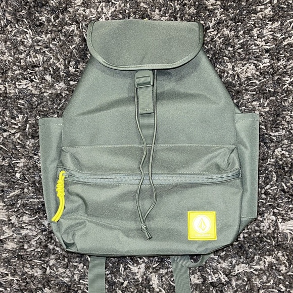 New VOLCOM Vol Stone Drawstring Bag (Backpack) in Light Army Green - Picture 1 of 15